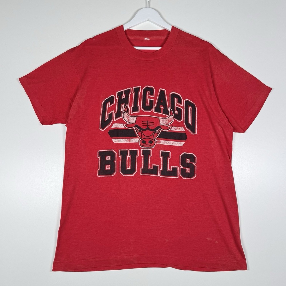 + Vintage 90s CHICAGO BULLS Logo Shirt - Red - Distressed - Large